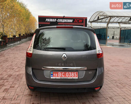 Серый Рено Гранд Сценик, объемом двигателя 2 л и пробегом 197 тыс. км за 10700 $, фото 6 на Automoto.ua