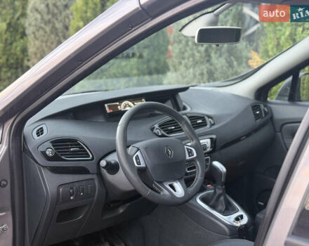Серый Рено Гранд Сценик, объемом двигателя 2 л и пробегом 241 тыс. км за 10950 $, фото 52 на Automoto.ua