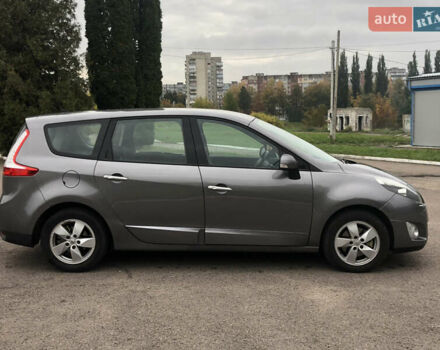 Серый Рено Гранд Сценик, объемом двигателя 1.9 л и пробегом 197 тыс. км за 7700 $, фото 7 на Automoto.ua