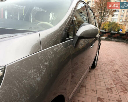 Серый Рено Гранд Сценик, объемом двигателя 2 л и пробегом 197 тыс. км за 10700 $, фото 21 на Automoto.ua