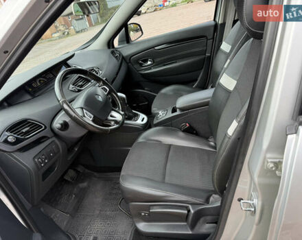 Серый Рено Гранд Сценик, объемом двигателя 2 л и пробегом 187 тыс. км за 8750 $, фото 19 на Automoto.ua