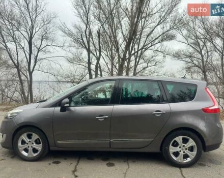 Сірий Рено Гранд Сценік, об'ємом двигуна 1.6 л та пробігом 204 тис. км за 8500 $, фото 4 на Automoto.ua