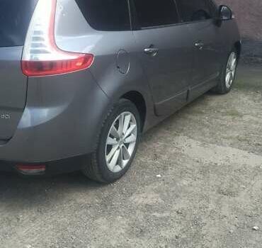 Сірий Рено Гранд Сценік, об'ємом двигуна 1.6 л та пробігом 237 тис. км за 7700 $, фото 19 на Automoto.ua