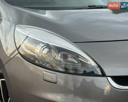 Серый Рено Гранд Сценик, объемом двигателя 2 л и пробегом 241 тыс. км за 10950 $, фото 12 на Automoto.ua