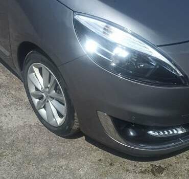 Сірий Рено Гранд Сценік, об'ємом двигуна 1.6 л та пробігом 237 тис. км за 7700 $, фото 5 на Automoto.ua