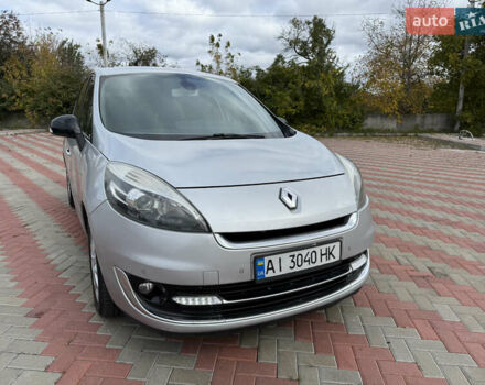 Серый Рено Гранд Сценик, объемом двигателя 2 л и пробегом 187 тыс. км за 8750 $, фото 3 на Automoto.ua