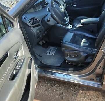 Сірий Рено Гранд Сценік, об'ємом двигуна 1.46 л та пробігом 250 тис. км за 8500 $, фото 13 на Automoto.ua