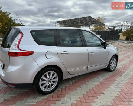 Серый Рено Гранд Сценик, объемом двигателя 2 л и пробегом 187 тыс. км за 8750 $, фото 10 на Automoto.ua