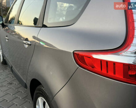 Сірий Рено Гранд Сценік, об'ємом двигуна 1.6 л та пробігом 238 тис. км за 8700 $, фото 21 на Automoto.ua