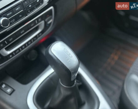 Серый Рено Гранд Сценик, объемом двигателя 2 л и пробегом 241 тыс. км за 10950 $, фото 54 на Automoto.ua