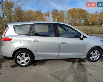 Рено Гранд Сценик 2013 в Черкассах на Automoto.ua Серый Рено Гранд Сценик, объемом двигателя 1.5 л и пробегом 254 тыс. км за 8650 $, фото 13 на Automoto.ua