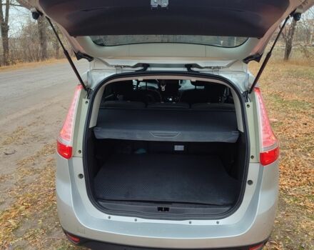 Сірий Рено Гранд Сценік, об'ємом двигуна 1.6 л та пробігом 212 тис. км за 10000 $, фото 4 на Automoto.ua