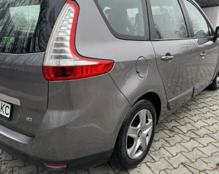 Сірий Рено Гранд Сценік, об'ємом двигуна 1.6 л та пробігом 251 тис. км за 9300 $, фото 4 на Automoto.ua