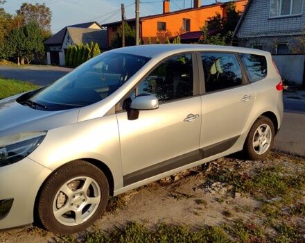 Серый Рено Гранд Сценик, объемом двигателя 1.5 л и пробегом 220 тыс. км за 9000 $, фото 4 на Automoto.ua