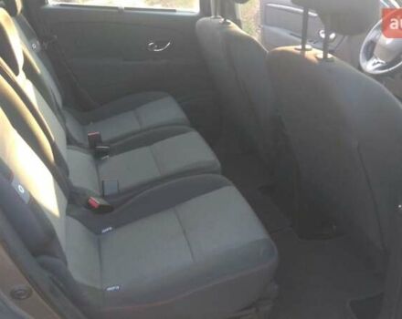 Серый Рено Гранд Сценик, объемом двигателя 1.5 л и пробегом 260 тыс. км за 10000 $, фото 23 на Automoto.ua