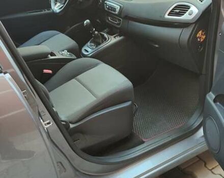 Серый Рено Гранд Сценик, объемом двигателя 1.5 л и пробегом 210 тыс. км за 9650 $, фото 33 на Automoto.ua