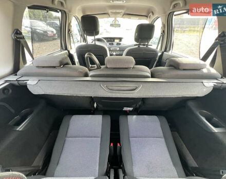 Серый Рено Гранд Сценик, объемом двигателя 1.6 л и пробегом 212 тыс. км за 8778 $, фото 41 на Automoto.ua