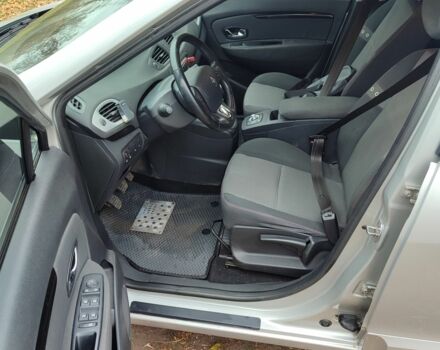 Сірий Рено Гранд Сценік, об'ємом двигуна 1.6 л та пробігом 212 тис. км за 10000 $, фото 8 на Automoto.ua