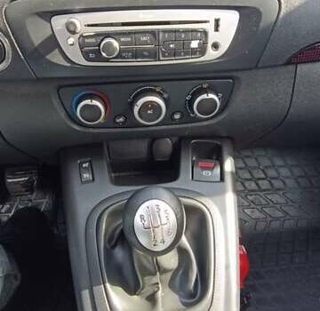 Серый Рено Гранд Сценик, объемом двигателя 1.46 л и пробегом 212 тыс. км за 8650 $, фото 17 на Automoto.ua