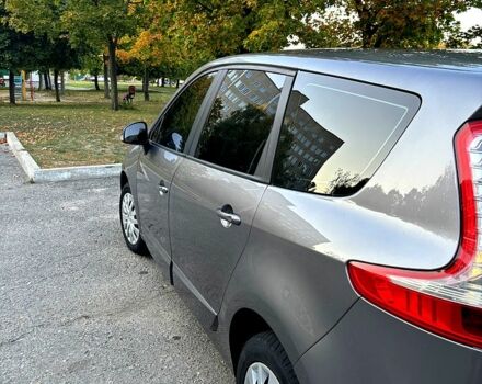 Серый Рено Гранд Сценик, объемом двигателя 1.5 л и пробегом 230 тыс. км за 8600 $, фото 1 на Automoto.ua