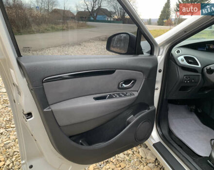Сірий Рено Гранд Сценік, об'ємом двигуна 1.5 л та пробігом 304 тис. км за 8950 $, фото 12 на Automoto.ua