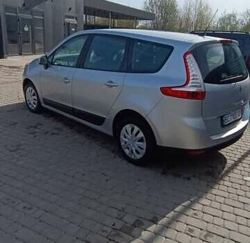 Серый Рено Гранд Сценик, объемом двигателя 1.46 л и пробегом 212 тыс. км за 8650 $, фото 2 на Automoto.ua