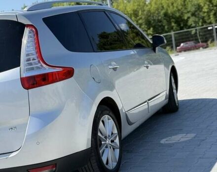 Серый Рено Гранд Сценик, объемом двигателя 1.6 л и пробегом 260 тыс. км за 9300 $, фото 10 на Automoto.ua