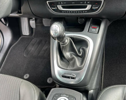 Серый Рено Гранд Сценик, объемом двигателя 1.6 л и пробегом 222 тыс. км за 8900 $, фото 15 на Automoto.ua