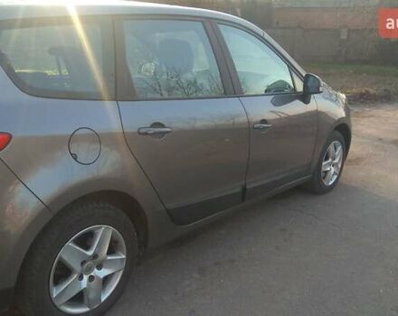 Серый Рено Гранд Сценик, объемом двигателя 1.5 л и пробегом 260 тыс. км за 10000 $, фото 2 на Automoto.ua