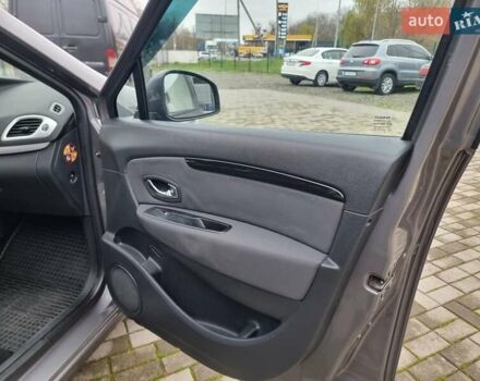 Сірий Рено Гранд Сценік, об'ємом двигуна 1.46 л та пробігом 217 тис. км за 8500 $, фото 27 на Automoto.ua