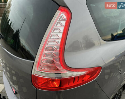 Серый Рено Гранд Сценик, объемом двигателя 1.6 л и пробегом 229 тыс. км за 10650 $, фото 30 на Automoto.ua