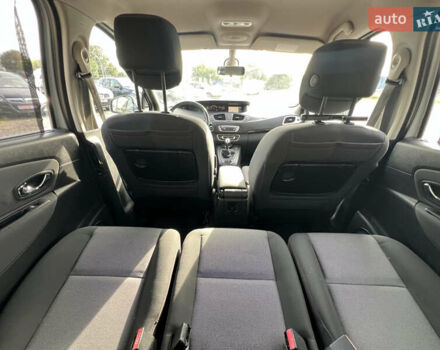 Серый Рено Гранд Сценик, объемом двигателя 1.6 л и пробегом 212 тыс. км за 8778 $, фото 42 на Automoto.ua