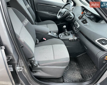 Серый Рено Гранд Сценик, объемом двигателя 1.5 л и пробегом 220 тыс. км за 8500 $, фото 9 на Automoto.ua