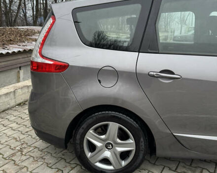 Сірий Рено Гранд Сценік, об'ємом двигуна 1.6 л та пробігом 251 тис. км за 9300 $, фото 3 на Automoto.ua