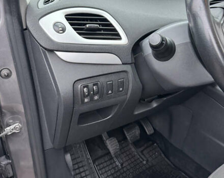 Сірий Рено Гранд Сценік, об'ємом двигуна 1.6 л та пробігом 251 тис. км за 9300 $, фото 38 на Automoto.ua