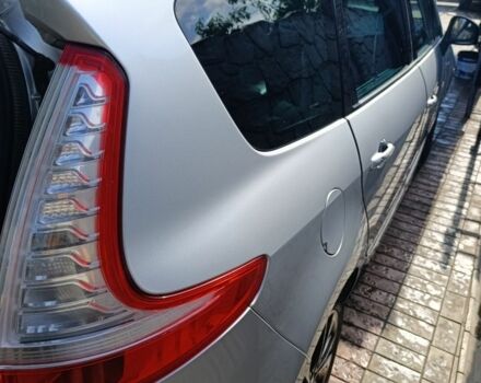 Серый Рено Гранд Сценик, объемом двигателя 1.6 л и пробегом 242 тыс. км за 9800 $, фото 4 на Automoto.ua