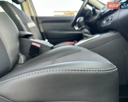 Серый Рено Гранд Сценик, объемом двигателя 1.6 л и пробегом 224 тыс. км за 10550 $, фото 80 на Automoto.ua