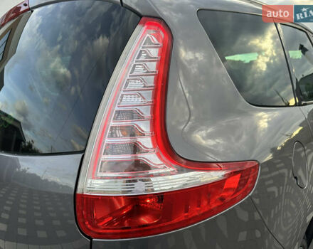 Серый Рено Гранд Сценик, объемом двигателя 1.6 л и пробегом 224 тыс. км за 10550 $, фото 44 на Automoto.ua