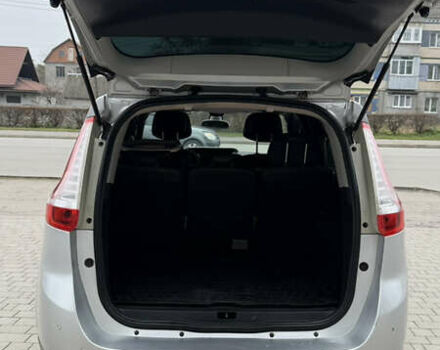 Серый Рено Гранд Сценик, объемом двигателя 1.6 л и пробегом 300 тыс. км за 10500 $, фото 8 на Automoto.ua