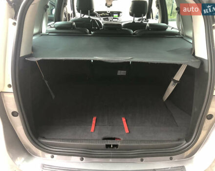 Серый Рено Гранд Сценик, объемом двигателя 1.6 л и пробегом 240 тыс. км за 9999 $, фото 21 на Automoto.ua