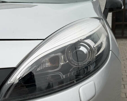 Серый Рено Гранд Сценик, объемом двигателя 1.6 л и пробегом 300 тыс. км за 10500 $, фото 3 на Automoto.ua