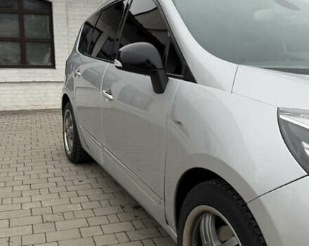 Серый Рено Гранд Сценик, объемом двигателя 1.6 л и пробегом 300 тыс. км за 10500 $, фото 5 на Automoto.ua