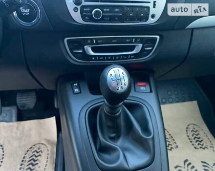 Серый Рено Гранд Сценик, объемом двигателя 1.5 л и пробегом 167 тыс. км за 10400 $, фото 34 на Automoto.ua