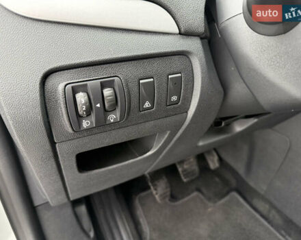 Серый Рено Гранд Сценик, объемом двигателя 1.6 л и пробегом 219 тыс. км за 10600 $, фото 23 на Automoto.ua