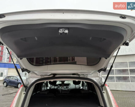 Серый Рено Гранд Сценик, объемом двигателя 1.6 л и пробегом 219 тыс. км за 10600 $, фото 38 на Automoto.ua