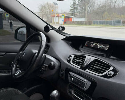 Серый Рено Гранд Сценик, объемом двигателя 1.6 л и пробегом 300 тыс. км за 10500 $, фото 10 на Automoto.ua