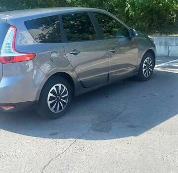 Серый Рено Гранд Сценик, объемом двигателя 1.46 л и пробегом 201 тыс. км за 9900 $, фото 3 на Automoto.ua