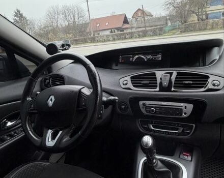 Серый Рено Гранд Сценик, объемом двигателя 1.6 л и пробегом 300 тыс. км за 10500 $, фото 4 на Automoto.ua