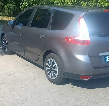 Серый Рено Гранд Сценик, объемом двигателя 1.46 л и пробегом 201 тыс. км за 9900 $, фото 4 на Automoto.ua