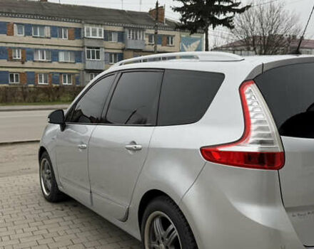 Серый Рено Гранд Сценик, объемом двигателя 1.6 л и пробегом 300 тыс. км за 10500 $, фото 6 на Automoto.ua